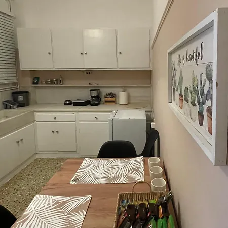 Spacious Near Panormou Metro